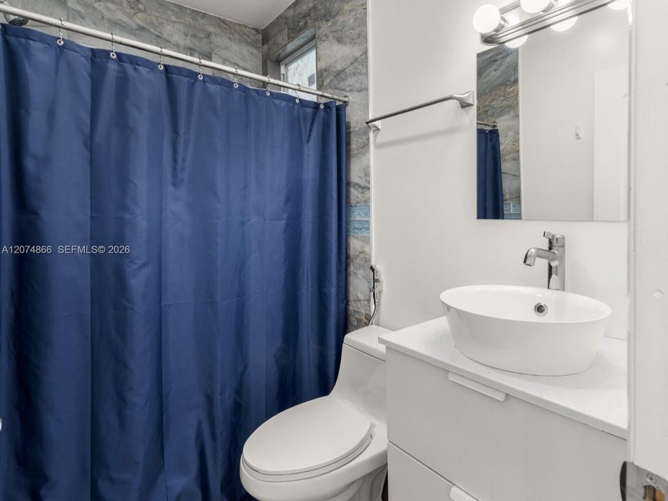 For Sale: $920,000 (5 beds, 3 baths, 2013 Square Feet)