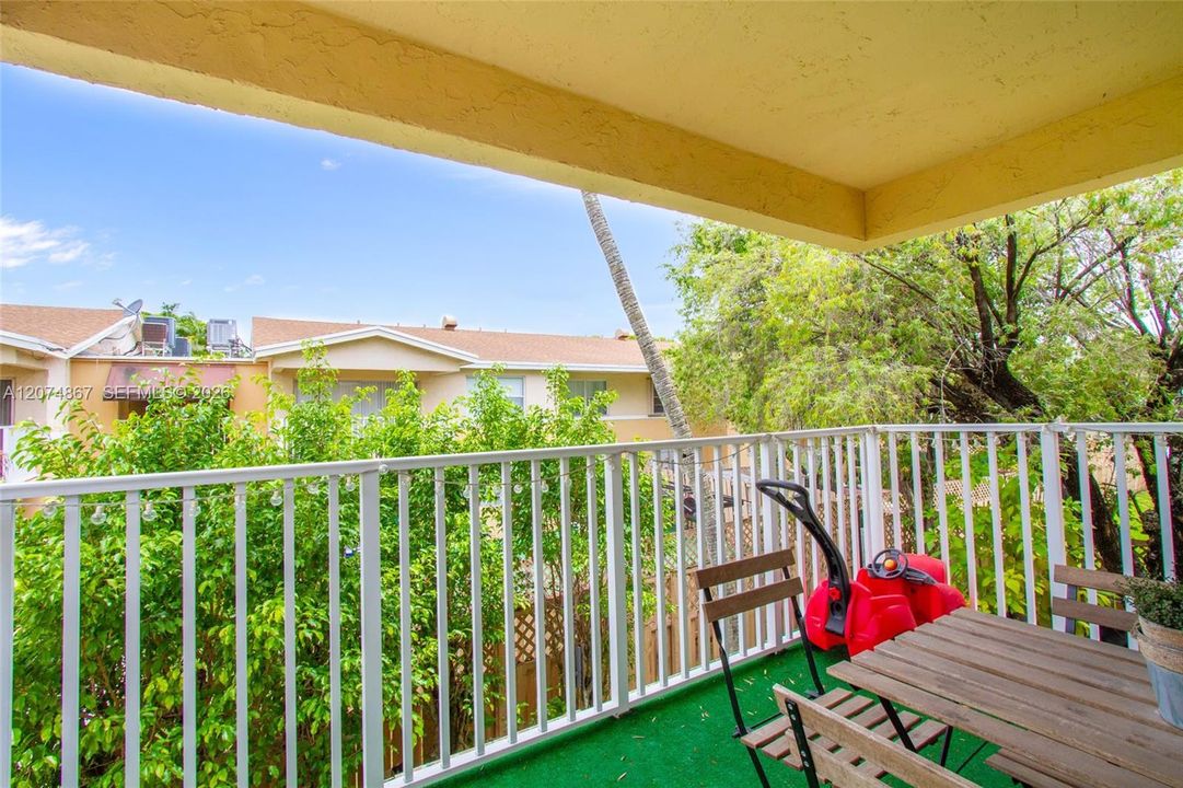 For Rent: $2,400 (2 beds, 2 baths, 1060 Square Feet)