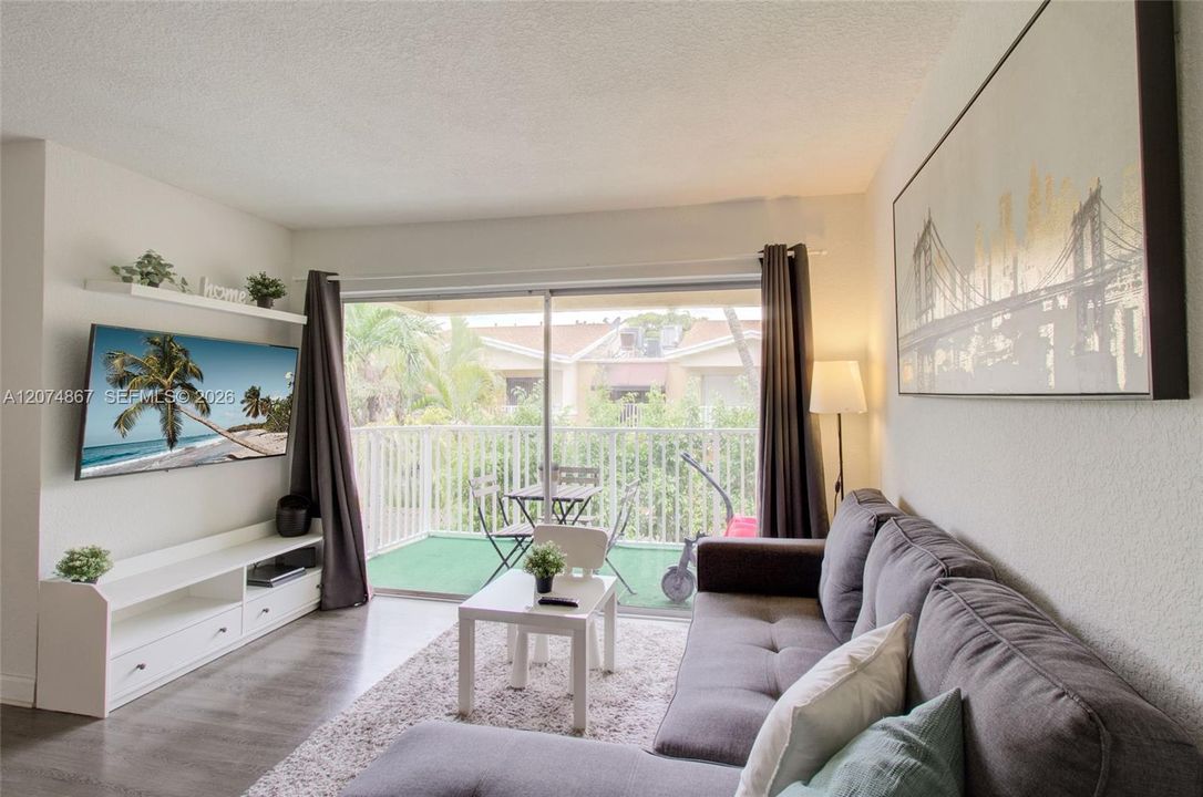 For Rent: $2,400 (2 beds, 2 baths, 1060 Square Feet)