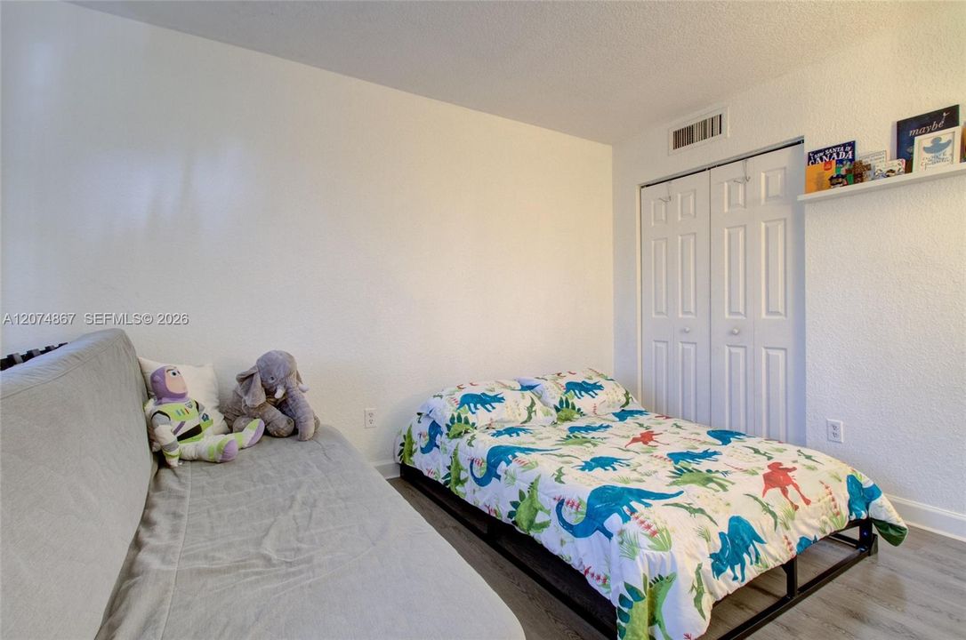 For Rent: $2,400 (2 beds, 2 baths, 1060 Square Feet)