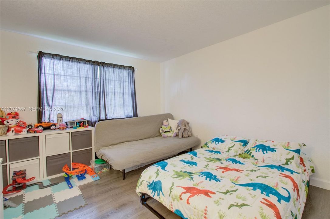 For Rent: $2,400 (2 beds, 2 baths, 1060 Square Feet)