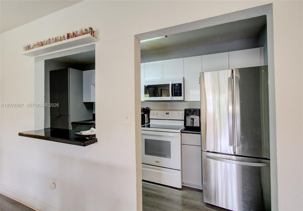 For Rent: $2,400 (2 beds, 2 baths, 1060 Square Feet)