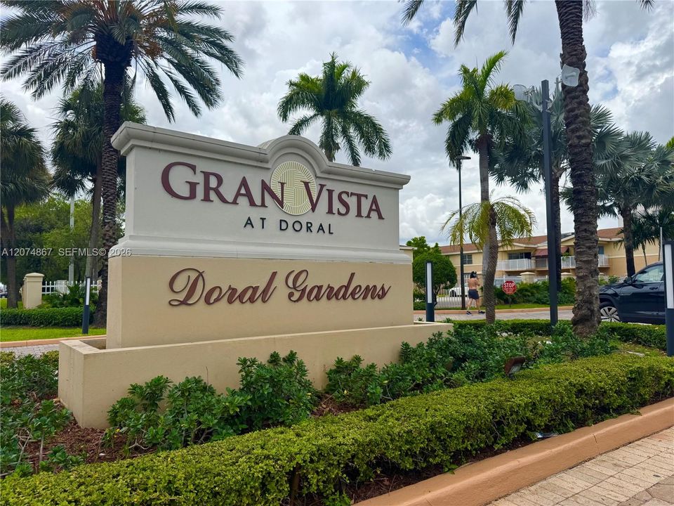 For Rent: $2,400 (2 beds, 2 baths, 1060 Square Feet)