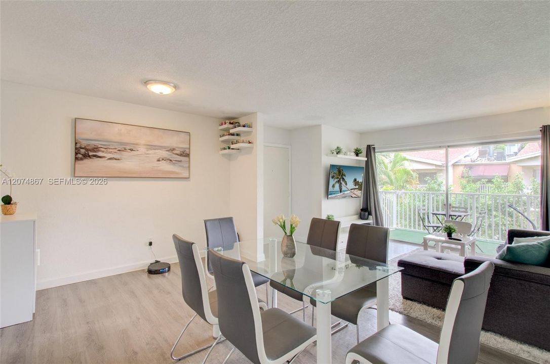 For Rent: $2,400 (2 beds, 2 baths, 1060 Square Feet)