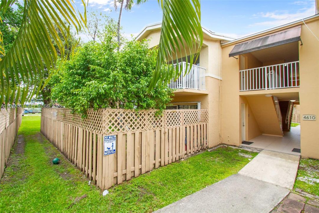 For Rent: $2,400 (2 beds, 2 baths, 1060 Square Feet)