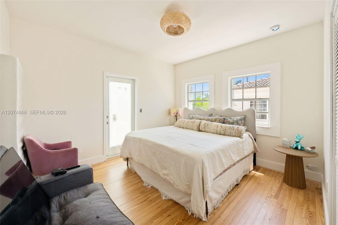 For Sale: $1,995,000 (4 beds, 2 baths, 2071 Square Feet)