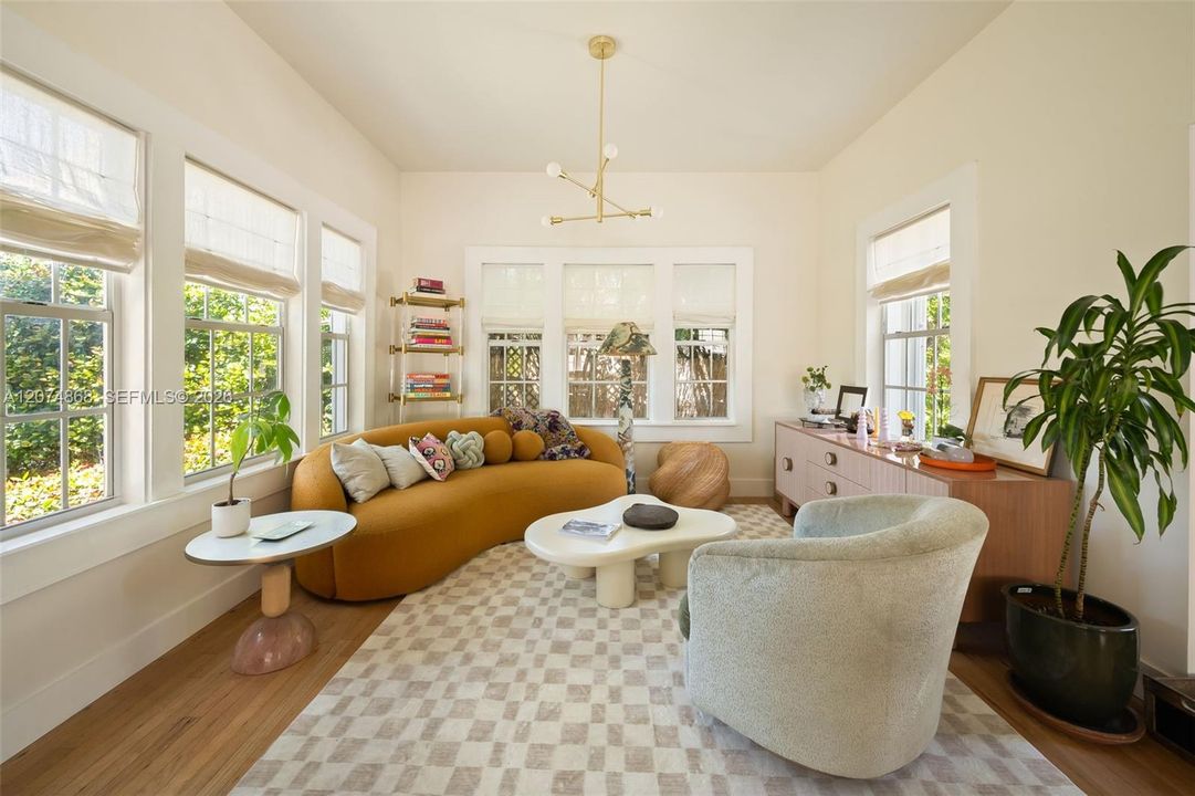 For Sale: $1,995,000 (4 beds, 2 baths, 2071 Square Feet)