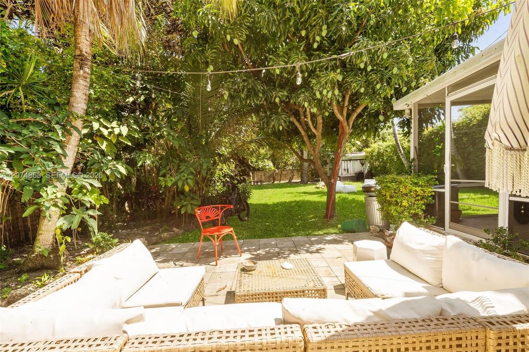 For Sale: $1,995,000 (4 beds, 2 baths, 2071 Square Feet)