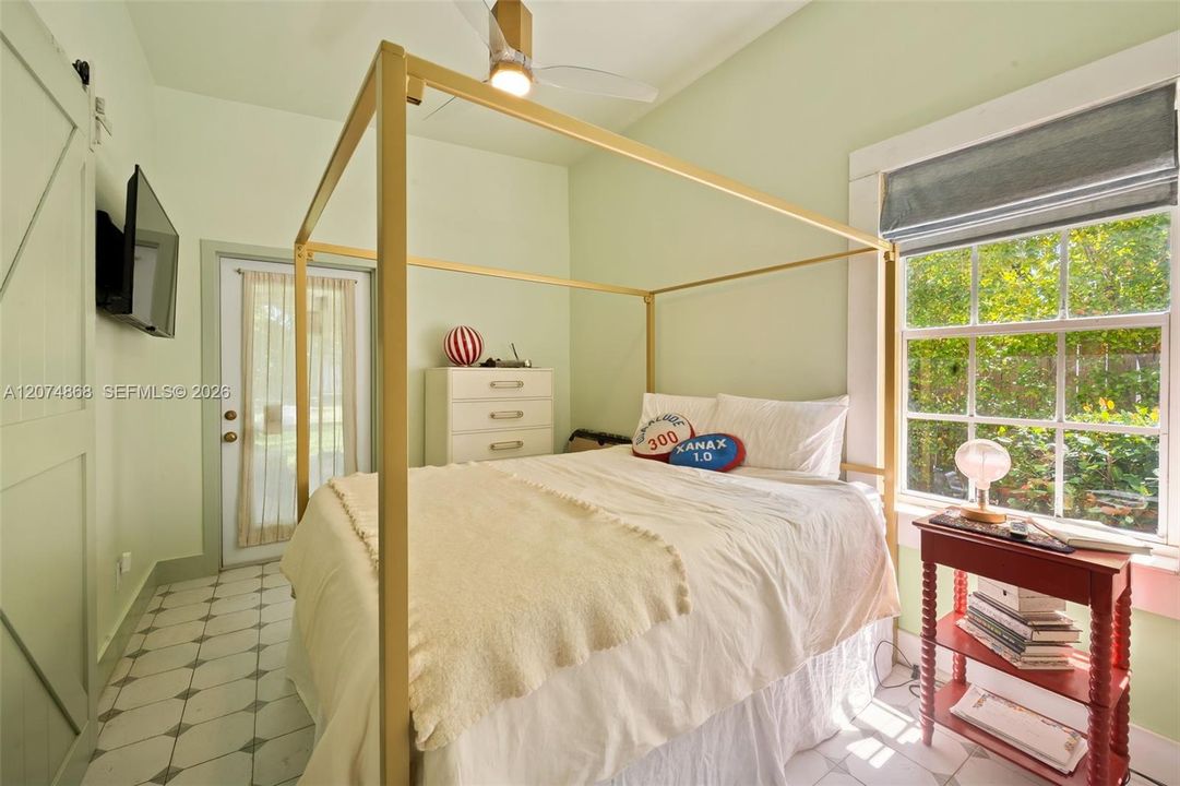 For Sale: $1,995,000 (4 beds, 2 baths, 2071 Square Feet)