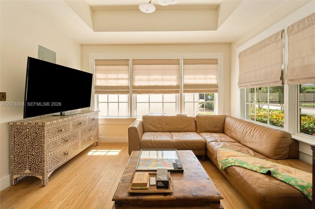 For Sale: $1,995,000 (4 beds, 2 baths, 2071 Square Feet)