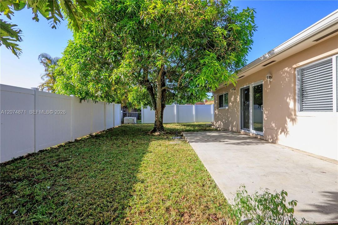 For Sale: $889,000 (4 beds, 2 baths, 2605 Square Feet)
