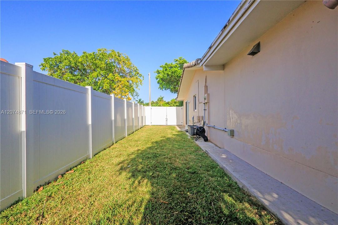 For Sale: $889,000 (4 beds, 2 baths, 2605 Square Feet)