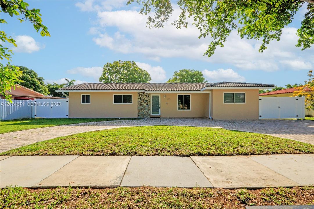 For Sale: $889,000 (4 beds, 2 baths, 2605 Square Feet)