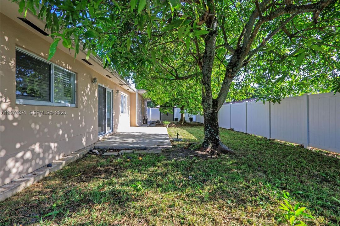 For Sale: $889,000 (4 beds, 2 baths, 2605 Square Feet)