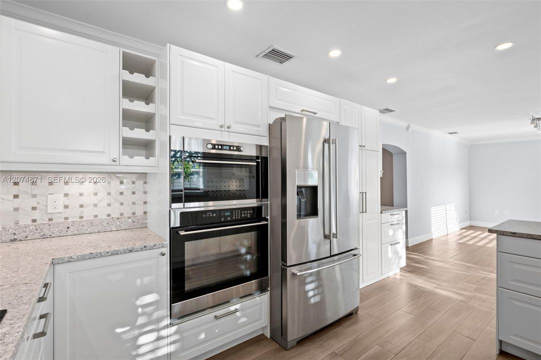 For Sale: $889,000 (4 beds, 2 baths, 2605 Square Feet)
