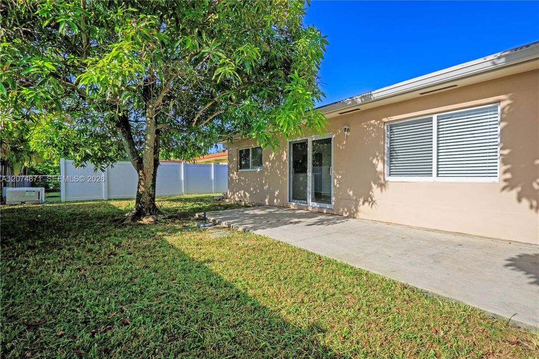 For Sale: $889,000 (4 beds, 2 baths, 2605 Square Feet)