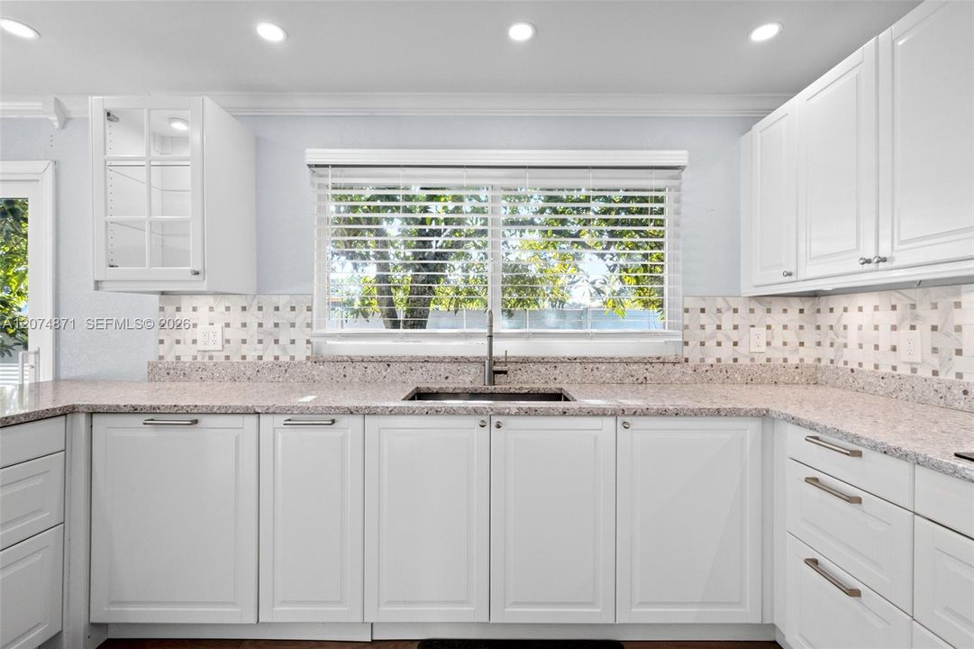 For Sale: $889,000 (4 beds, 2 baths, 2605 Square Feet)