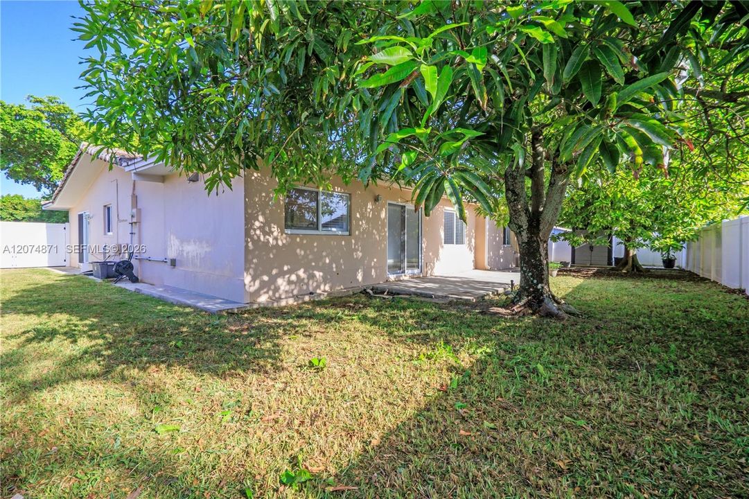 For Sale: $889,000 (4 beds, 2 baths, 2605 Square Feet)