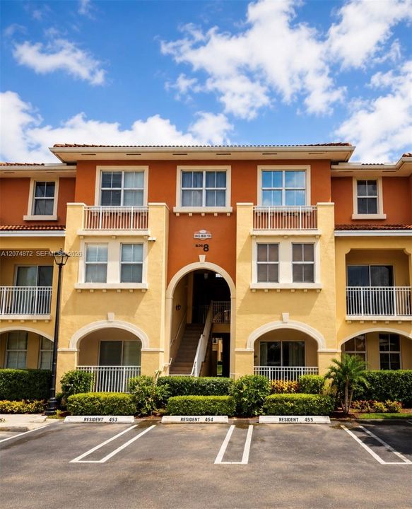 For Rent: $2,750 (3 beds, 2 baths, 1256 Square Feet)