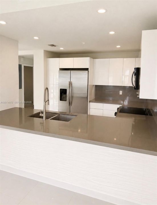 For Rent: $2,750 (3 beds, 2 baths, 1256 Square Feet)