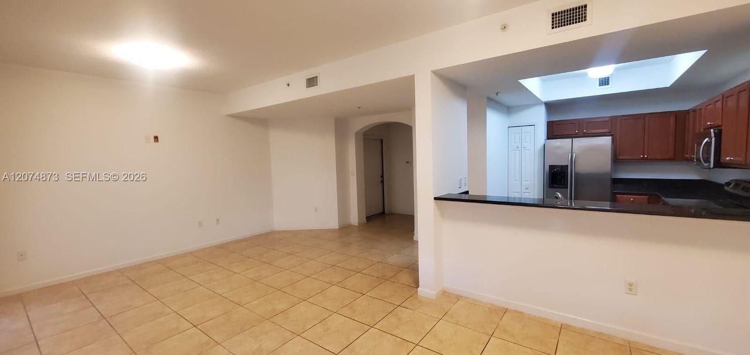 For Rent: $2,800 (3 beds, 2 baths, 1207 Square Feet)