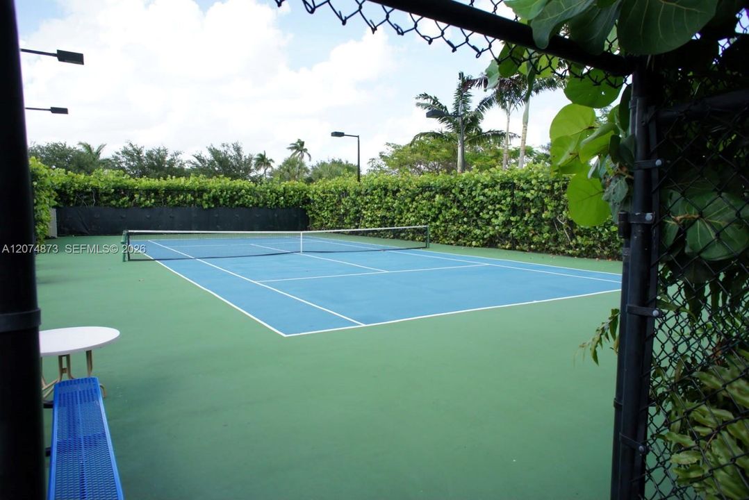 For Rent: $2,800 (3 beds, 2 baths, 1207 Square Feet)