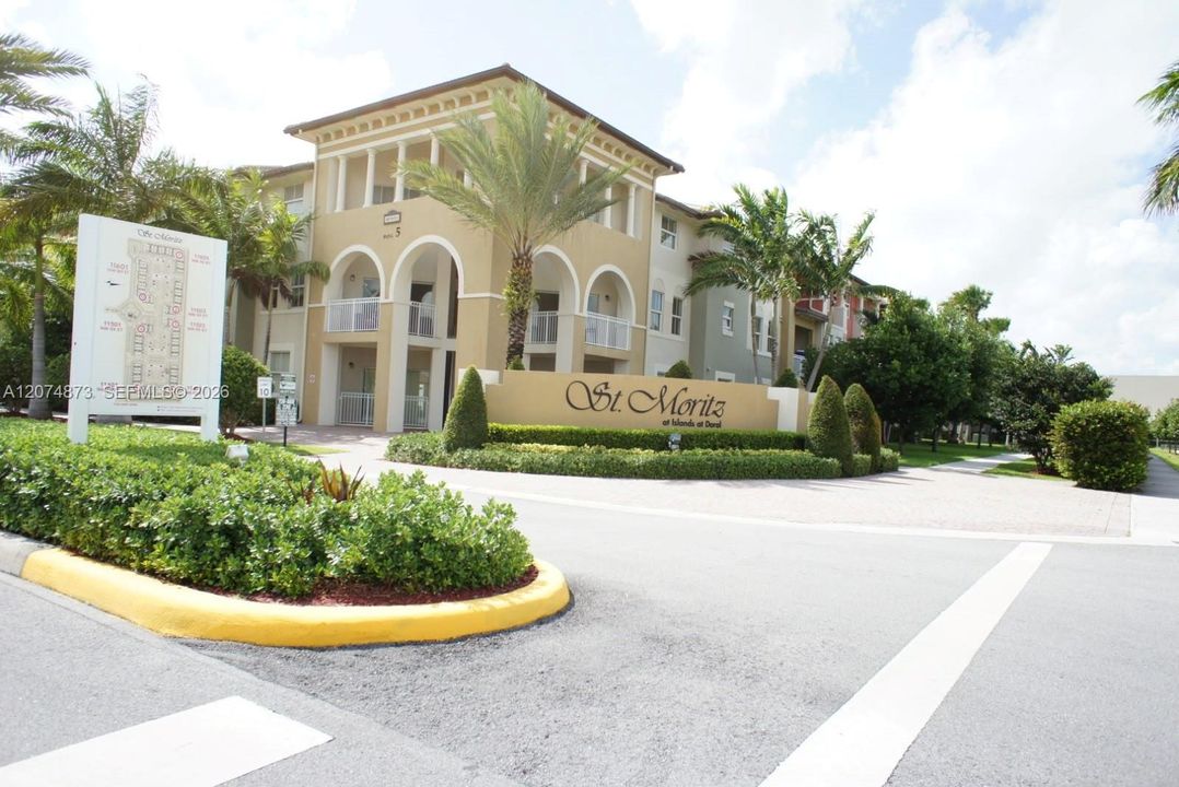 For Rent: $2,800 (3 beds, 2 baths, 1207 Square Feet)