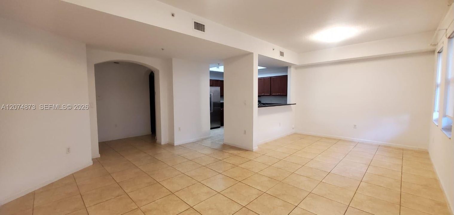 For Rent: $2,800 (3 beds, 2 baths, 1207 Square Feet)