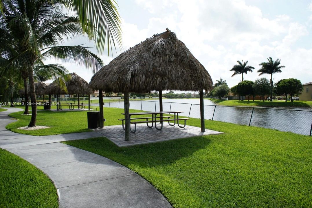 For Rent: $2,800 (3 beds, 2 baths, 1207 Square Feet)