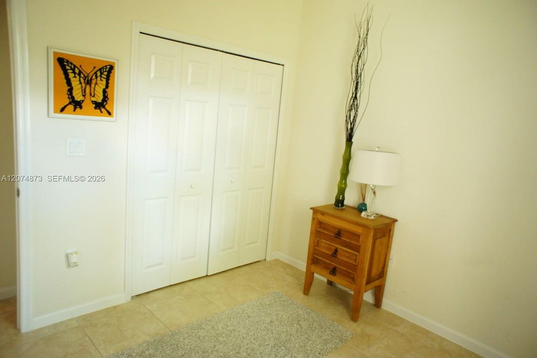 For Rent: $2,800 (3 beds, 2 baths, 1207 Square Feet)