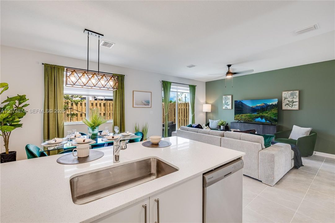 For Sale: $465,390 (3 beds, 3 baths, 1746 Square Feet)