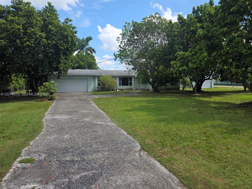 For Sale: $649,000 (3 beds, 2 baths, 2152 Square Feet)