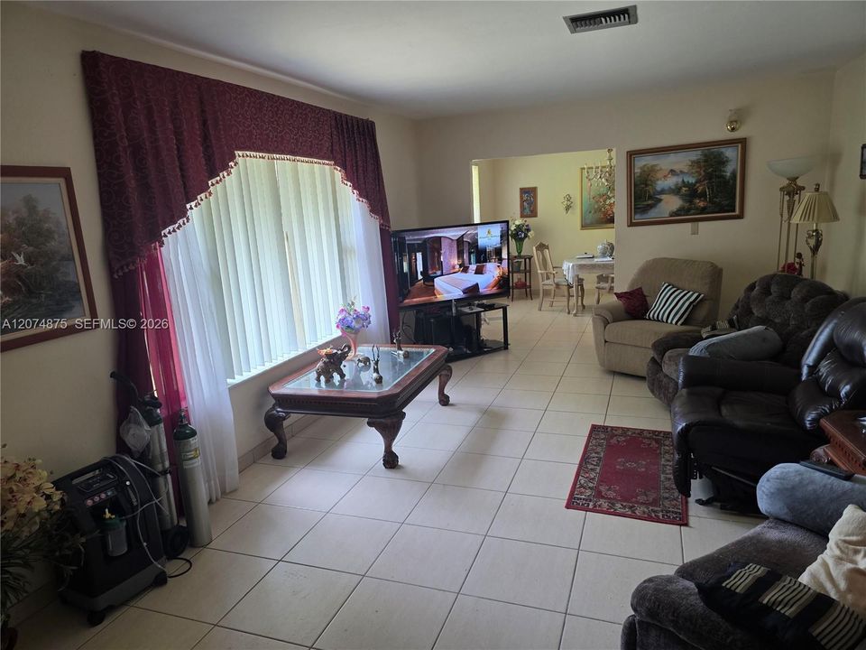 For Sale: $649,000 (3 beds, 2 baths, 2152 Square Feet)