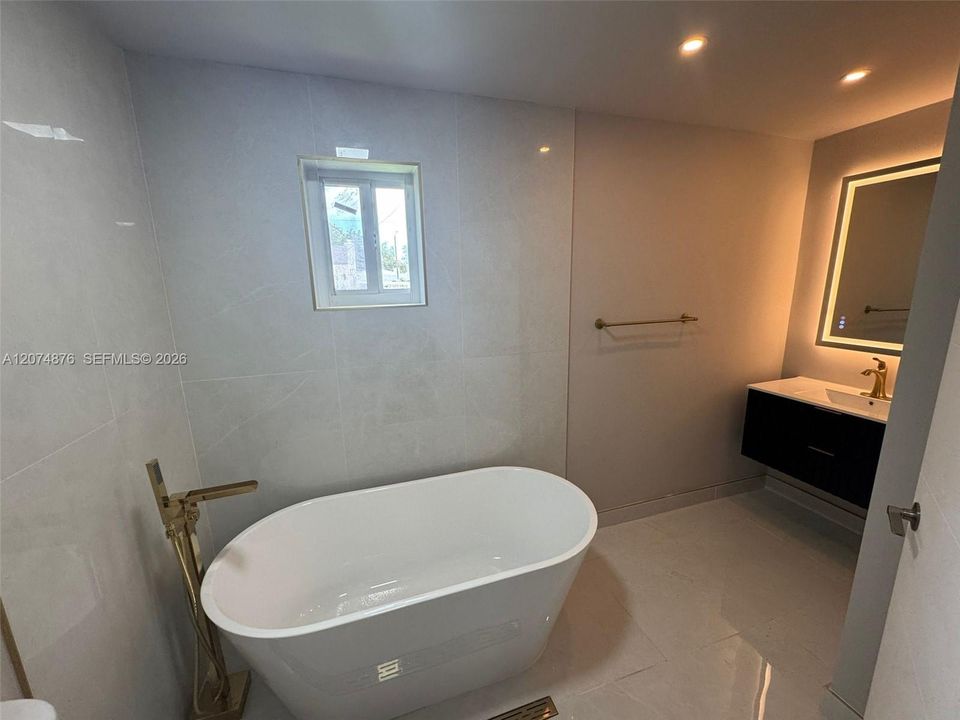 For Rent: $2,000 (2 beds, 1 baths, 0 Square Feet)