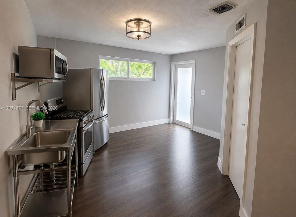 For Rent: $2,000 (2 beds, 1 baths, 0 Square Feet)