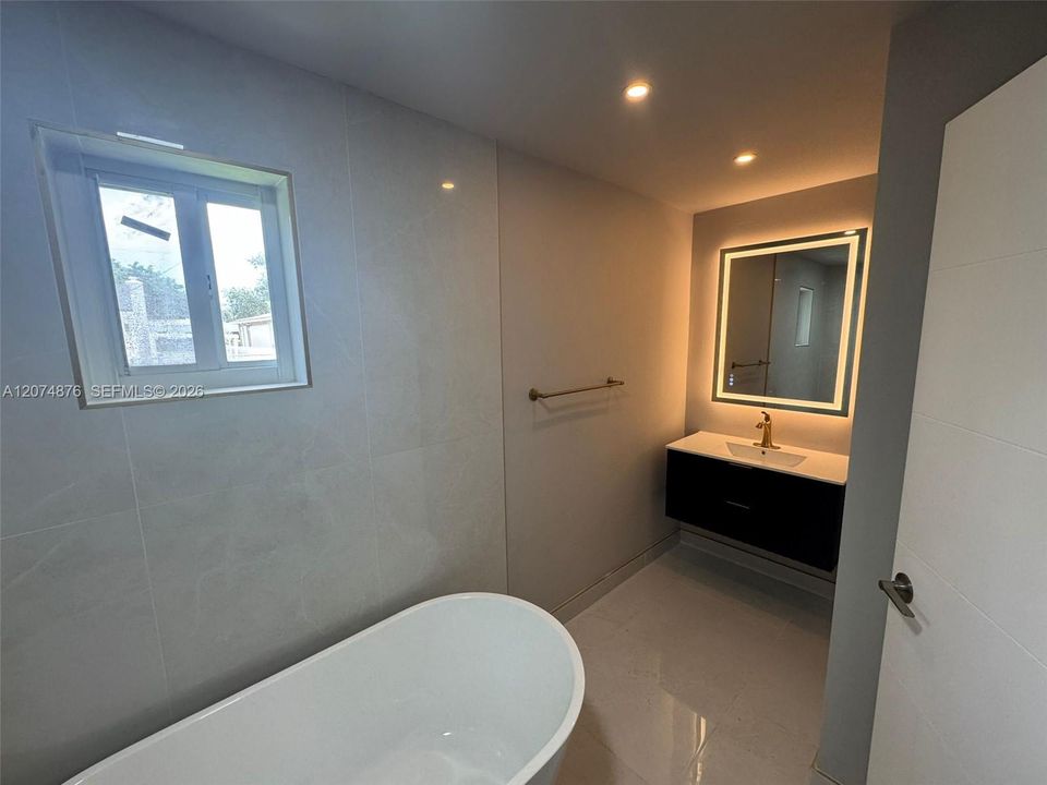 For Rent: $2,000 (2 beds, 1 baths, 0 Square Feet)