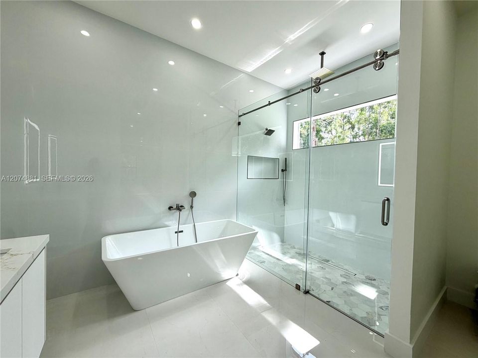 For Sale: $629,900 (4 beds, 2 baths, 2004 Square Feet)