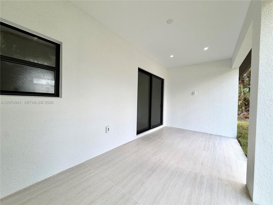 For Sale: $629,900 (4 beds, 2 baths, 2004 Square Feet)