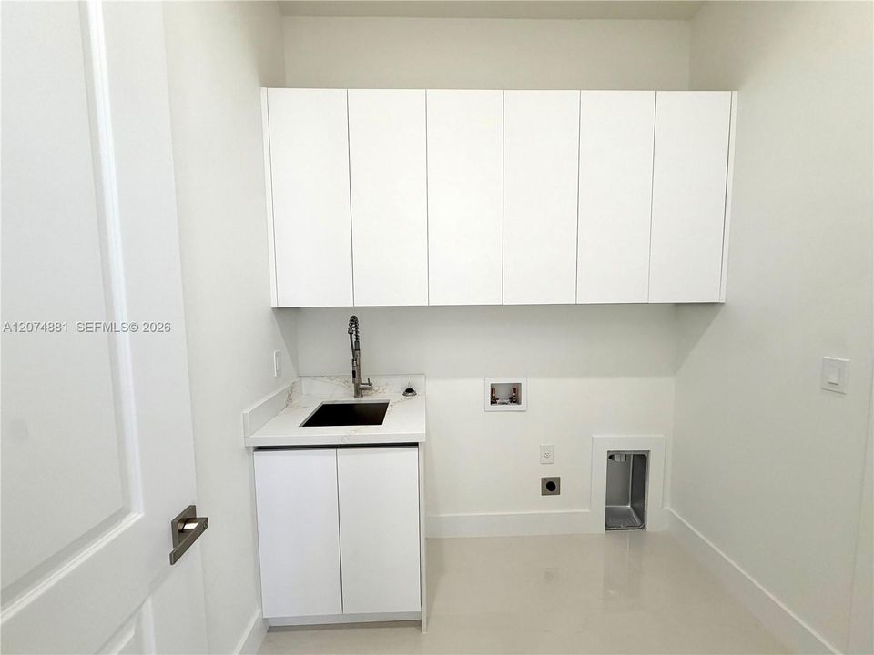 For Sale: $629,900 (4 beds, 2 baths, 2004 Square Feet)