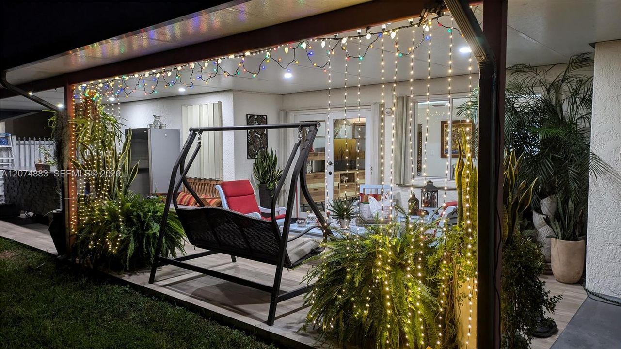 For Rent: $2,950 (2 beds, 2 baths, 2520 Square Feet)