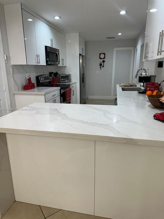 For Rent: $2,950 (2 beds, 2 baths, 2520 Square Feet)