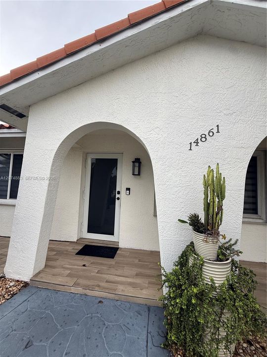 For Rent: $2,950 (2 beds, 2 baths, 2520 Square Feet)