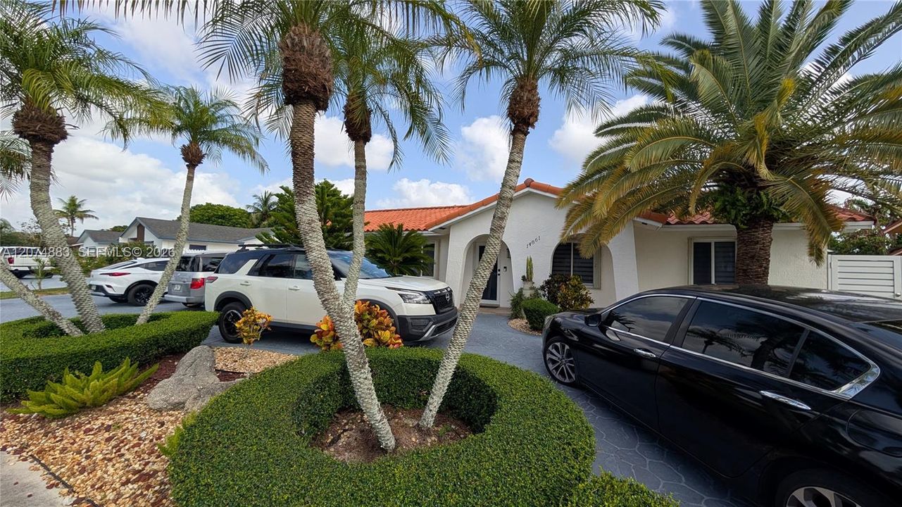 For Rent: $2,950 (2 beds, 2 baths, 2520 Square Feet)