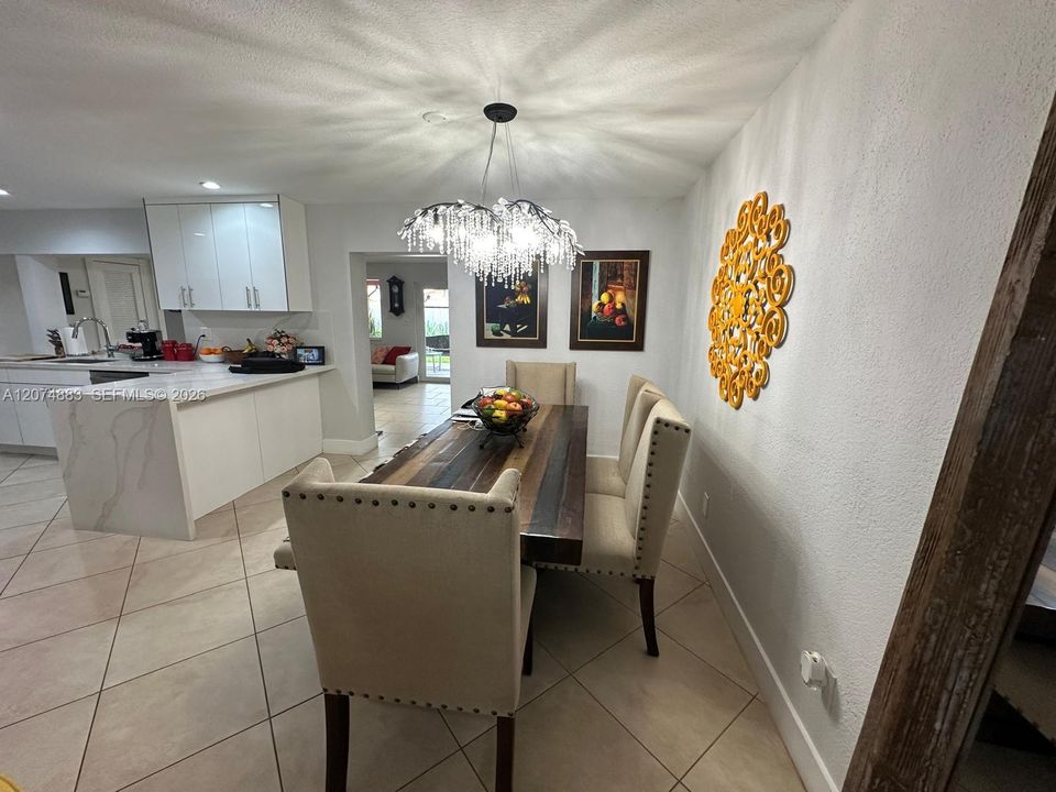 For Rent: $2,950 (2 beds, 2 baths, 2520 Square Feet)