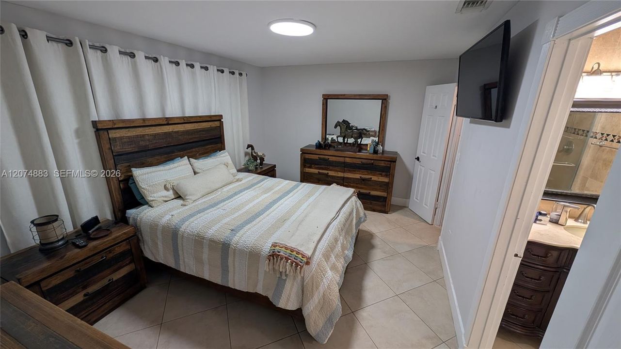 For Rent: $2,950 (2 beds, 2 baths, 2520 Square Feet)