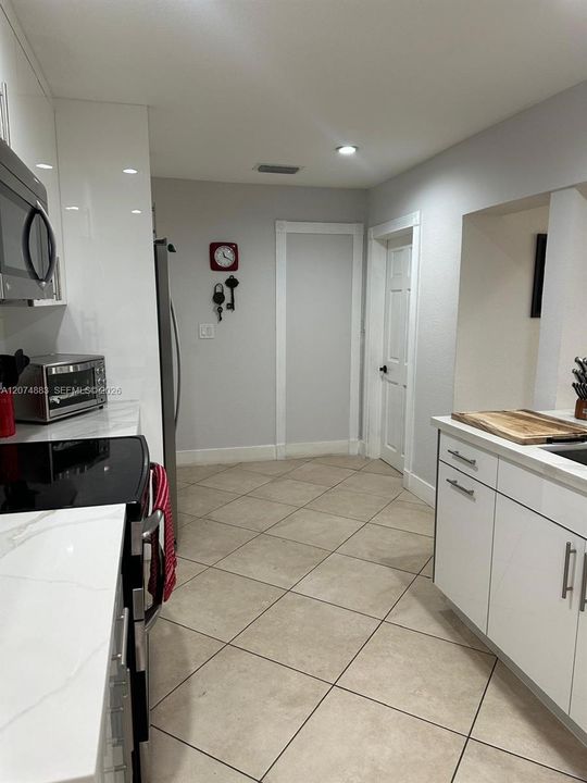 For Rent: $2,950 (2 beds, 2 baths, 2520 Square Feet)