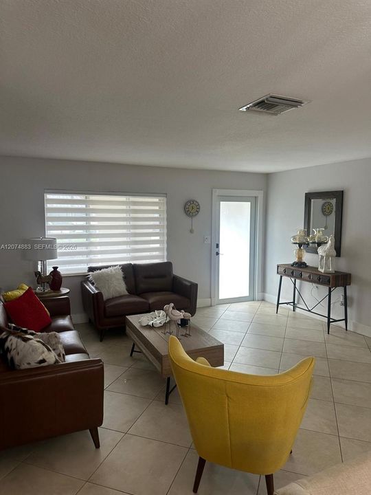 For Rent: $2,950 (2 beds, 2 baths, 2520 Square Feet)