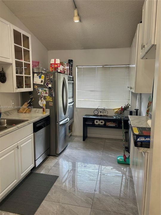 For Rent: $2,800 (2 beds, 2 baths, 860 Square Feet)