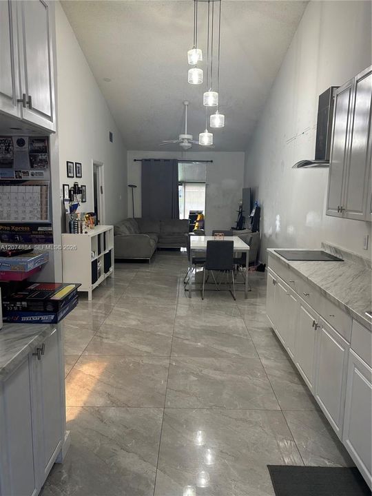 For Rent: $2,800 (2 beds, 2 baths, 860 Square Feet)