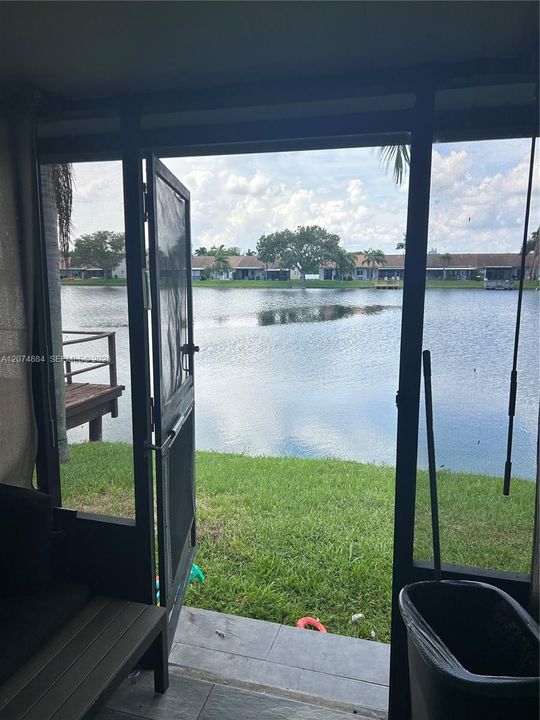 For Rent: $2,800 (2 beds, 2 baths, 860 Square Feet)